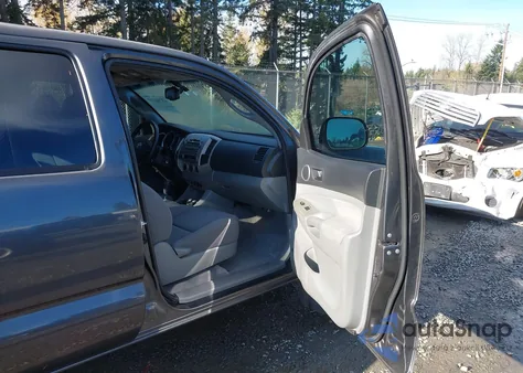 2011 Toyota Tacoma Base V6 z USA, uszkodzony, nr VIN 3TMLU4EN1BM074461